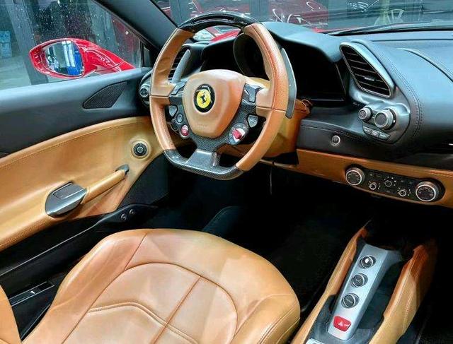 Ferrari 488 2015 thumb 7