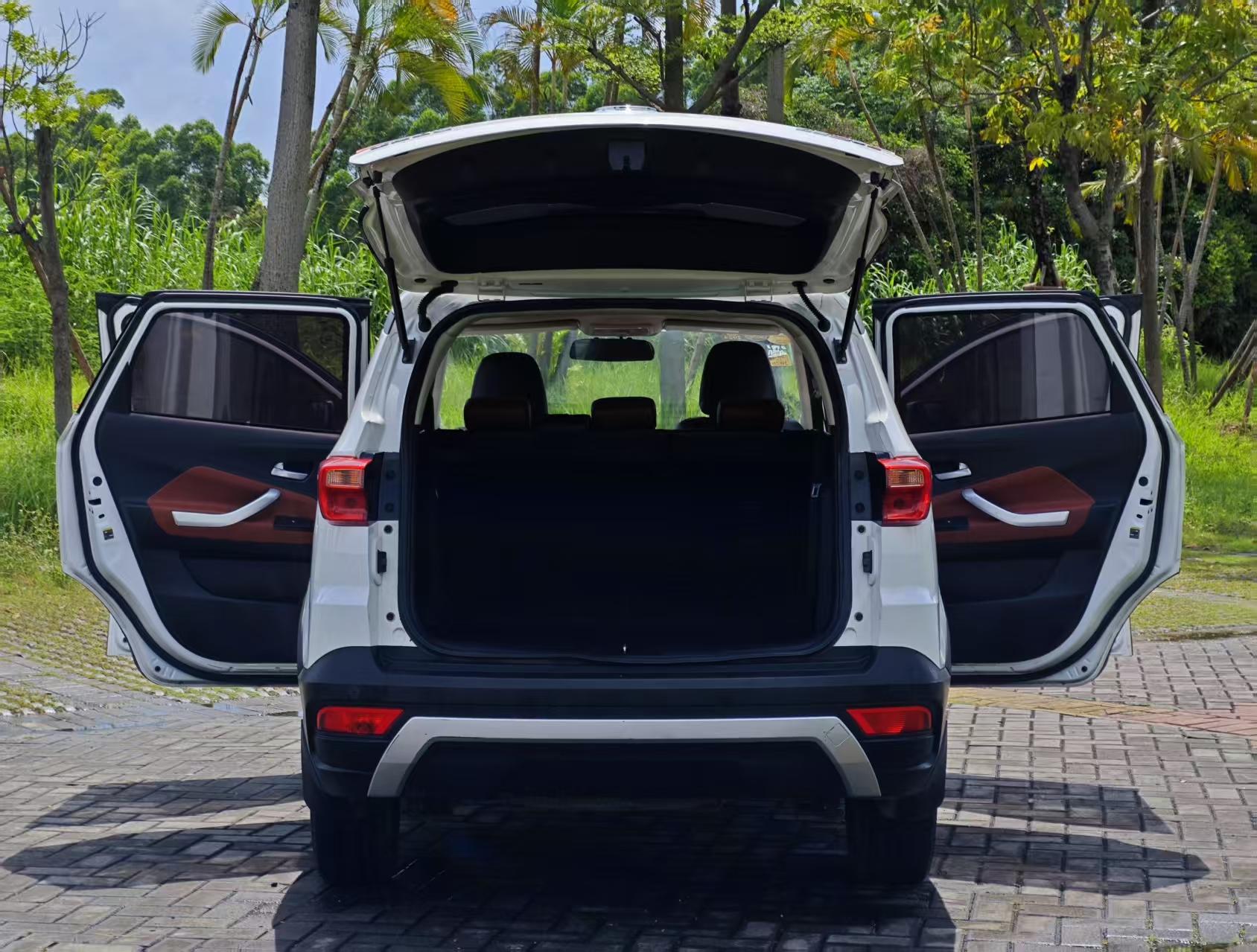 BAIC Huansu S3 2018 thumb 11
