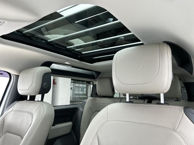 Land Rover Defender 2022 thumb 9