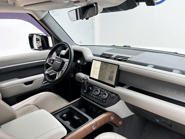 Land Rover Defender 2022 thumb 11