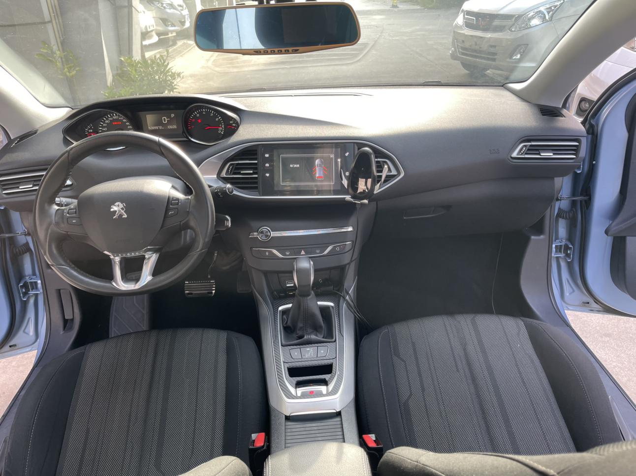 Peugeot 308 2016 thumb 7