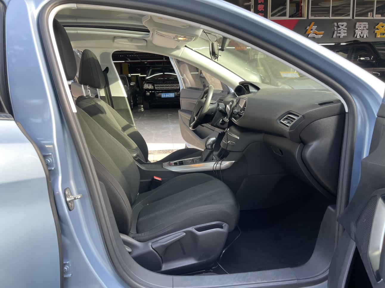 Peugeot 308 2016 thumb 12