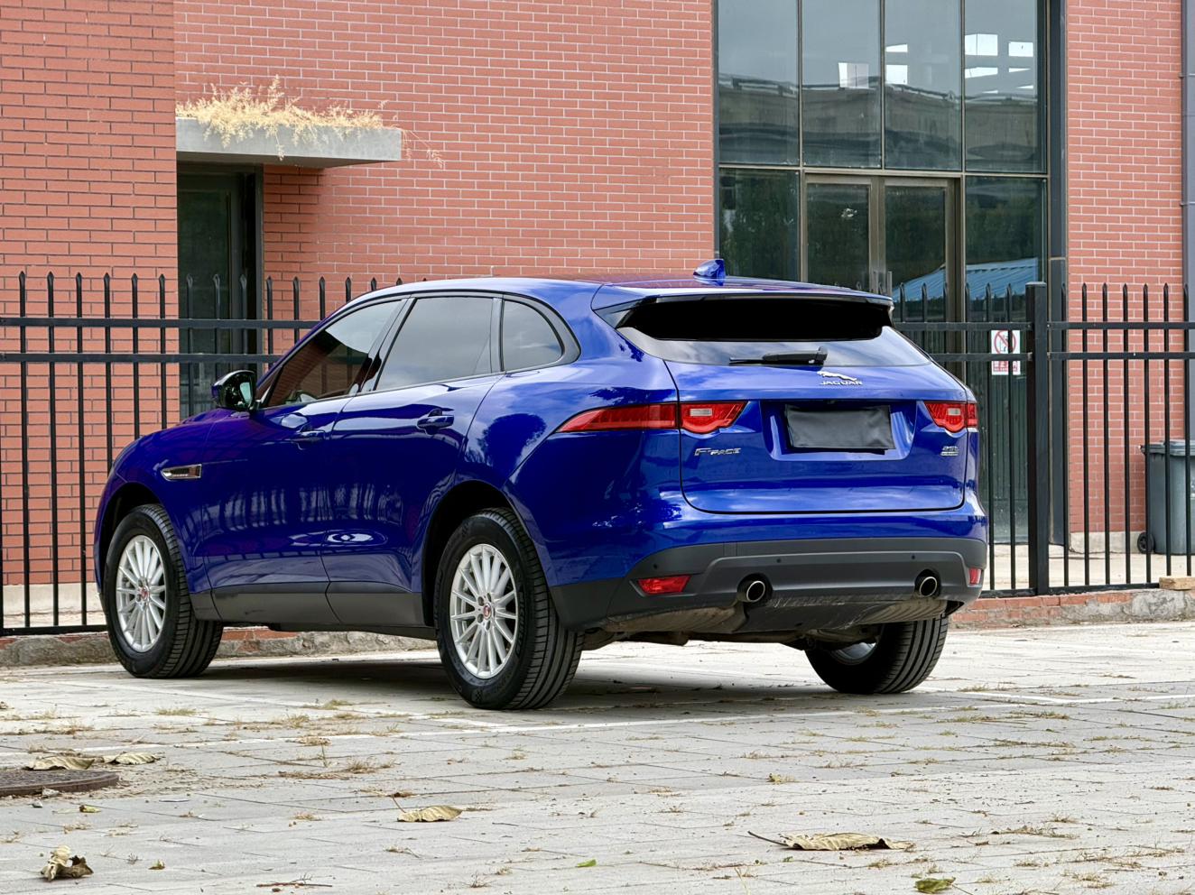 Jaguar F-Pace 2018 thumb 3