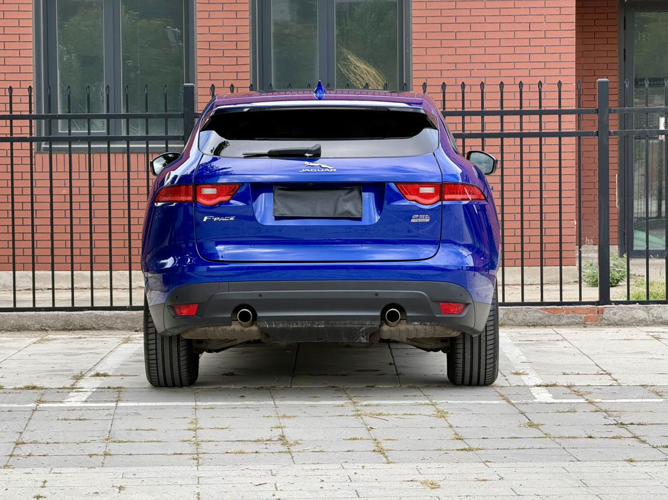 Jaguar F-Pace 2018 thumb 4