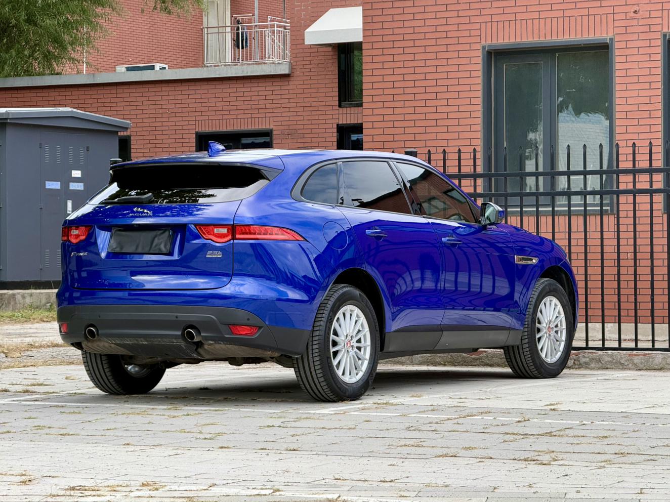 Jaguar F-Pace 2018 thumb 5