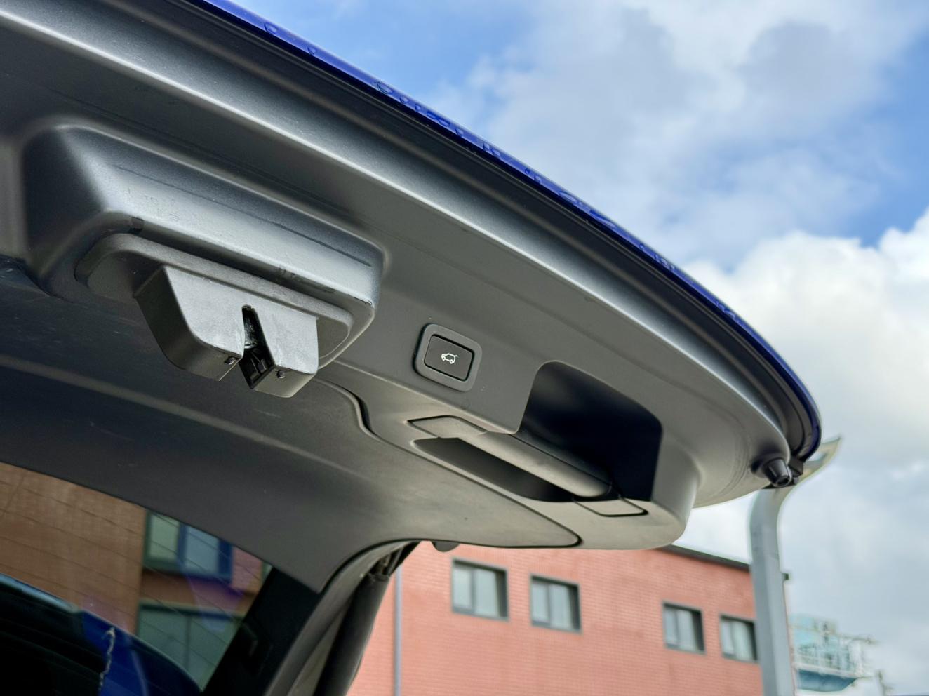 Jaguar F-Pace 2018 thumb 6