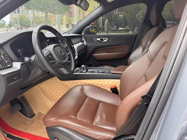 Volvo XC60 2023 thumb 2