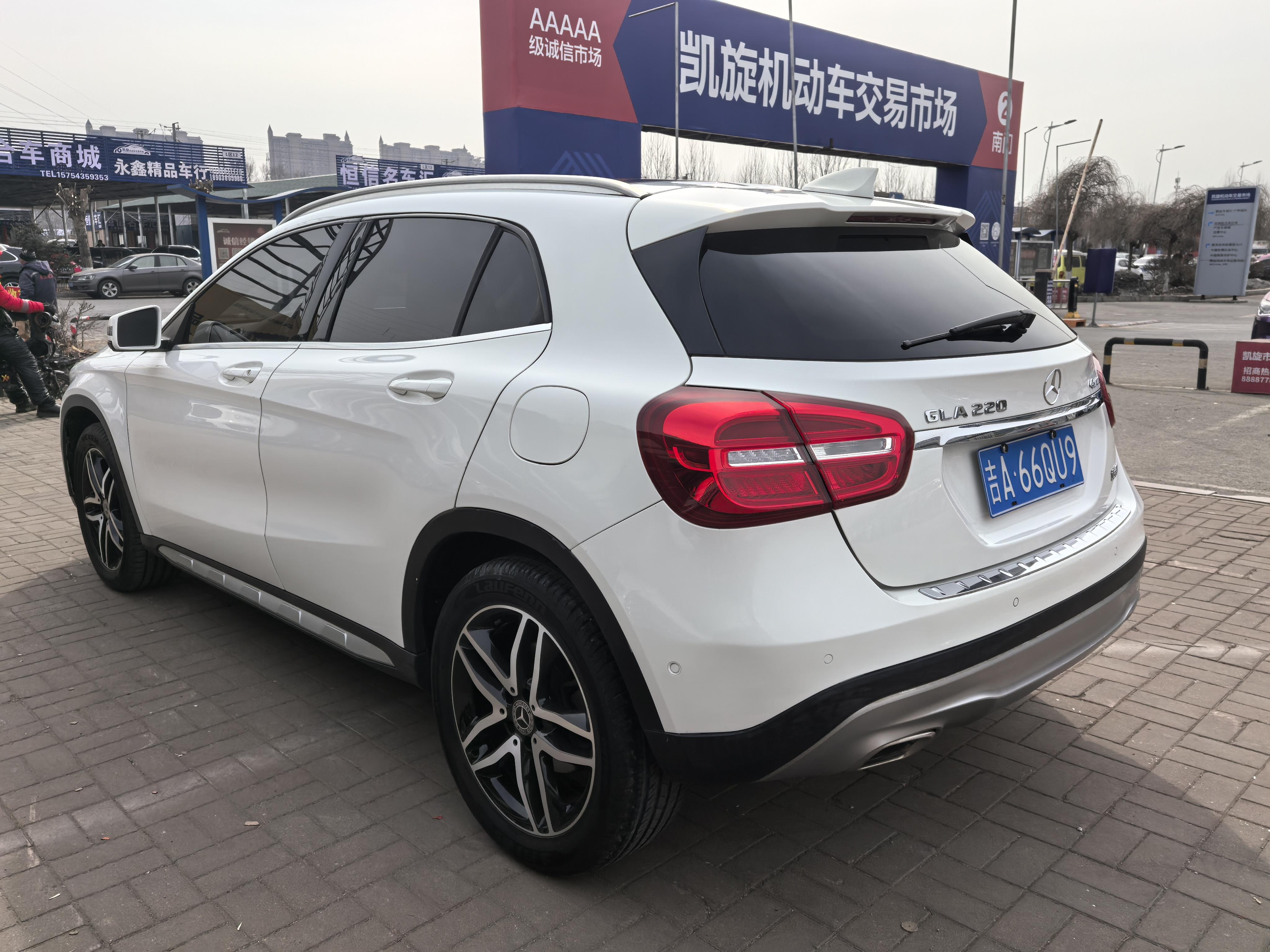 Mercedes-Benz GLA 2016 thumb 2