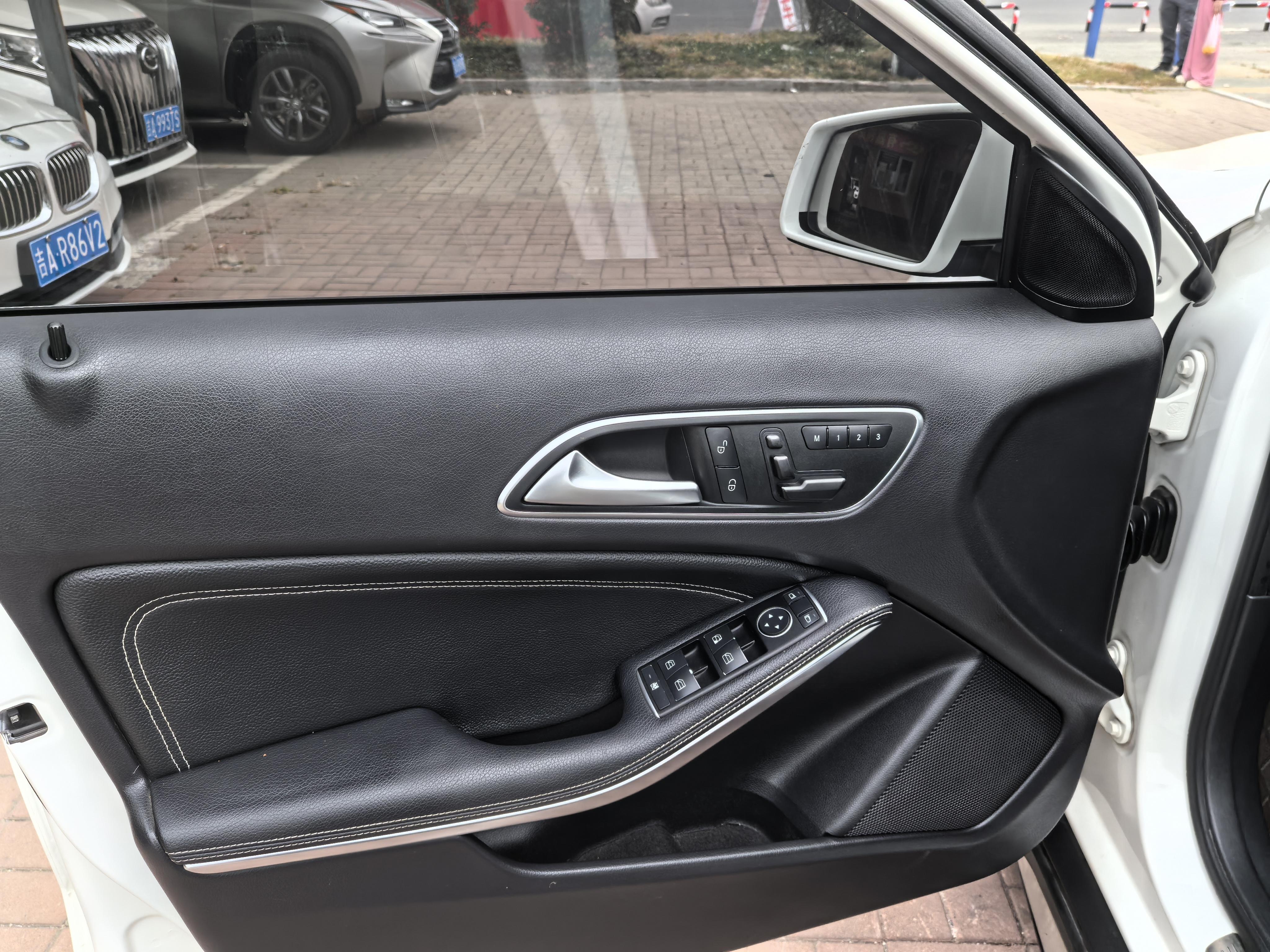 Mercedes-Benz GLA 2016 thumb 5