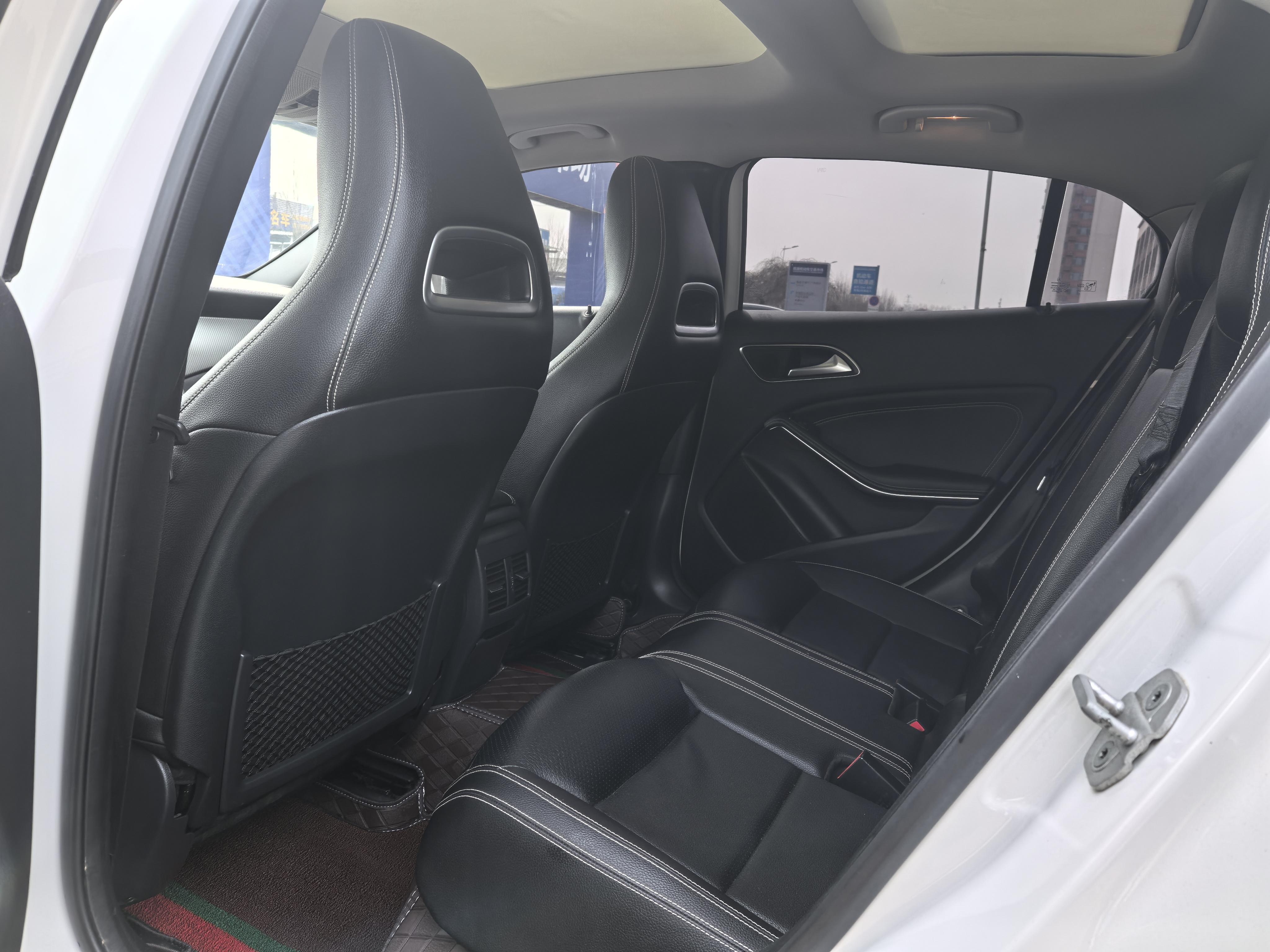 Mercedes-Benz GLA 2016 thumb 10