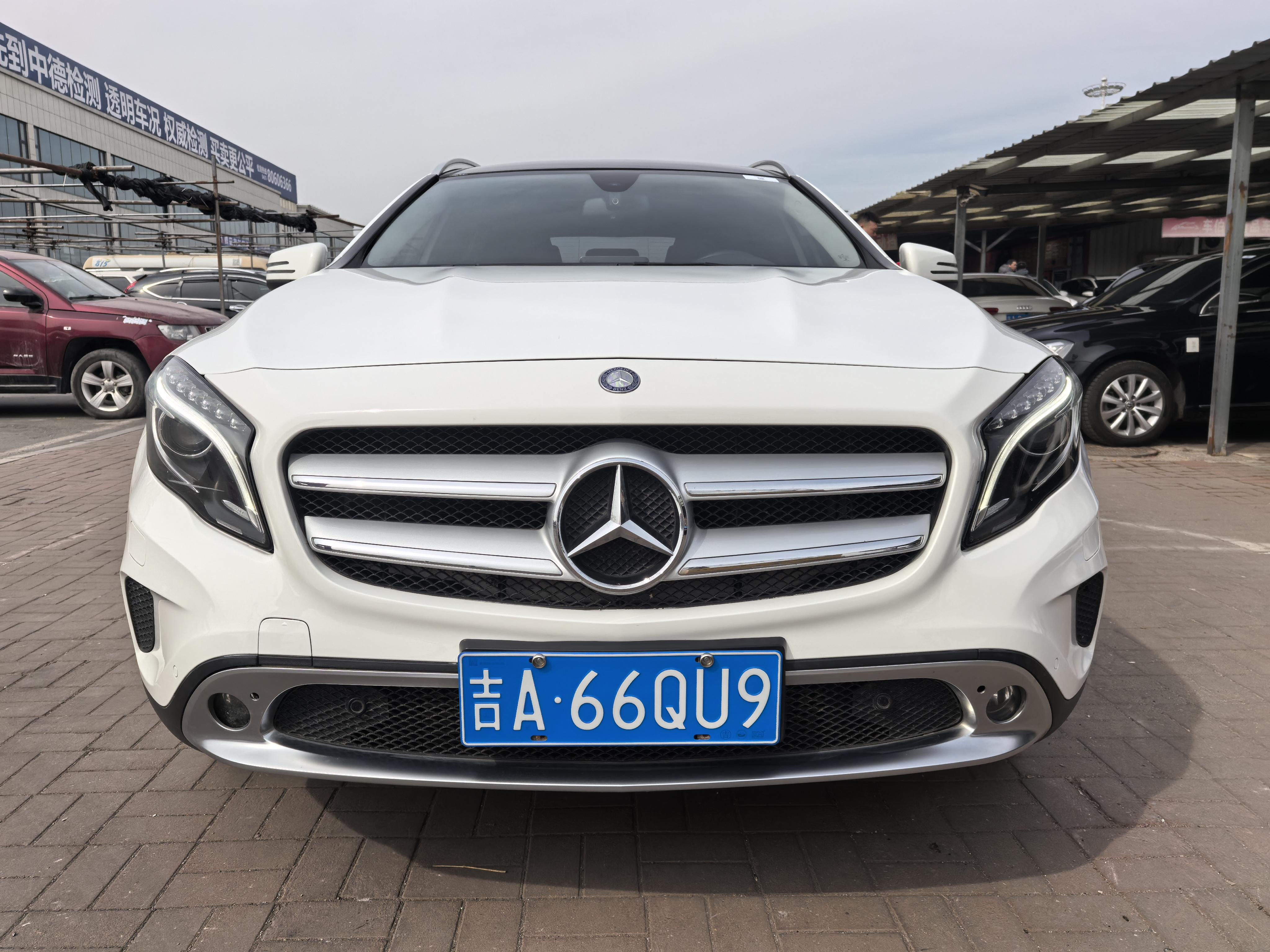 Mercedes-Benz GLA 2016 thumb 12