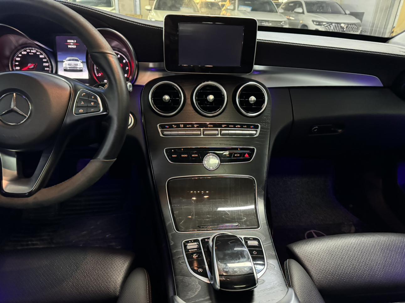 Mercedes-Benz C-Class 2018 thumb 7