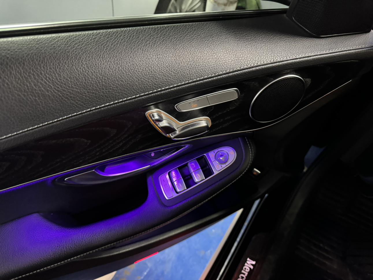 Mercedes-Benz C-Class 2018 thumb 9