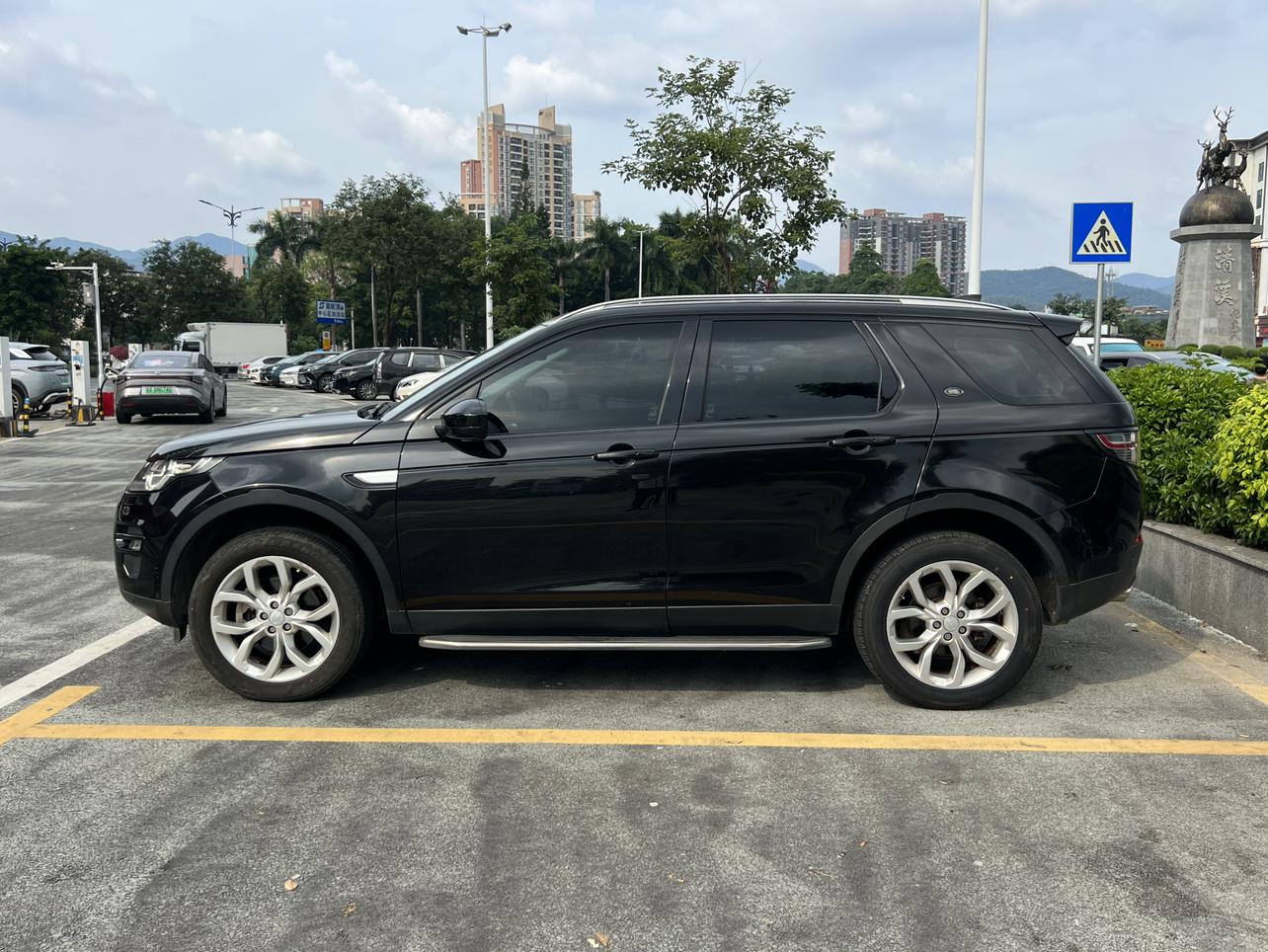 Land Rover Discovery Sport 2017 thumb 2
