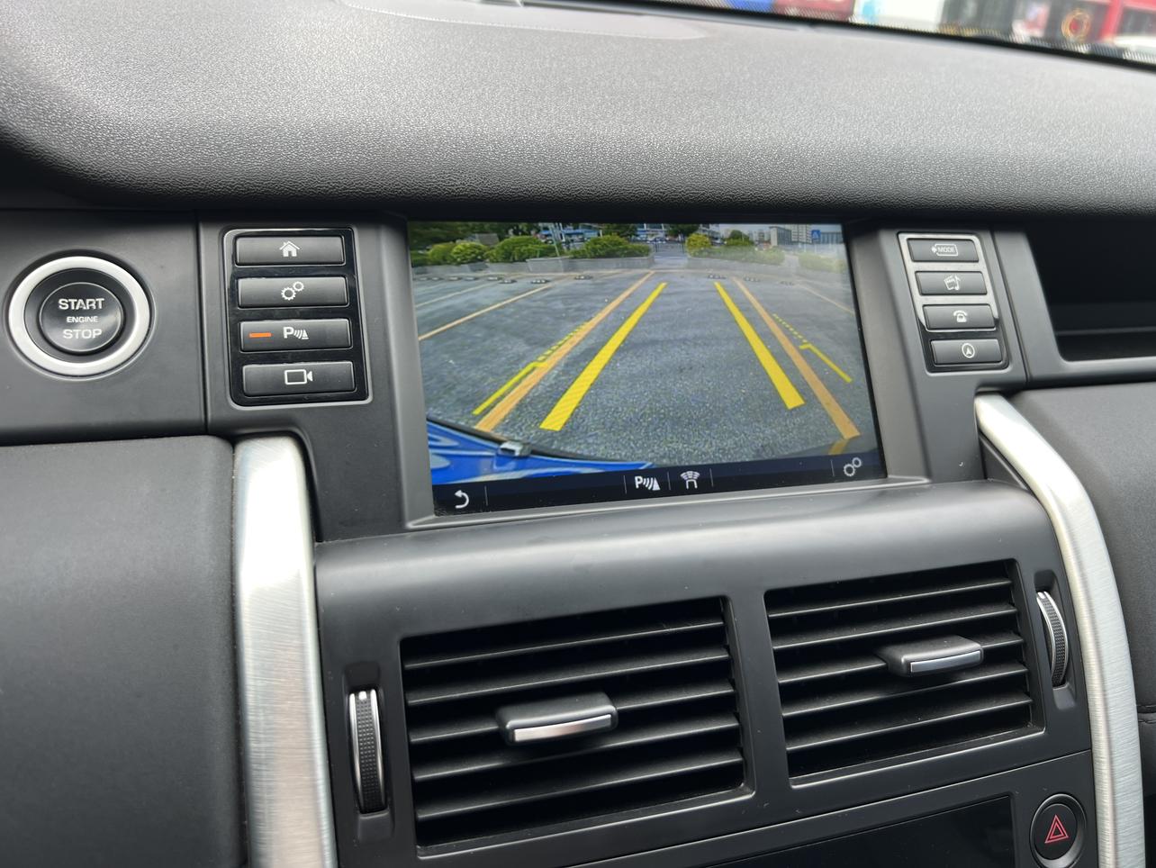 Land Rover Discovery Sport 2017 thumb 9