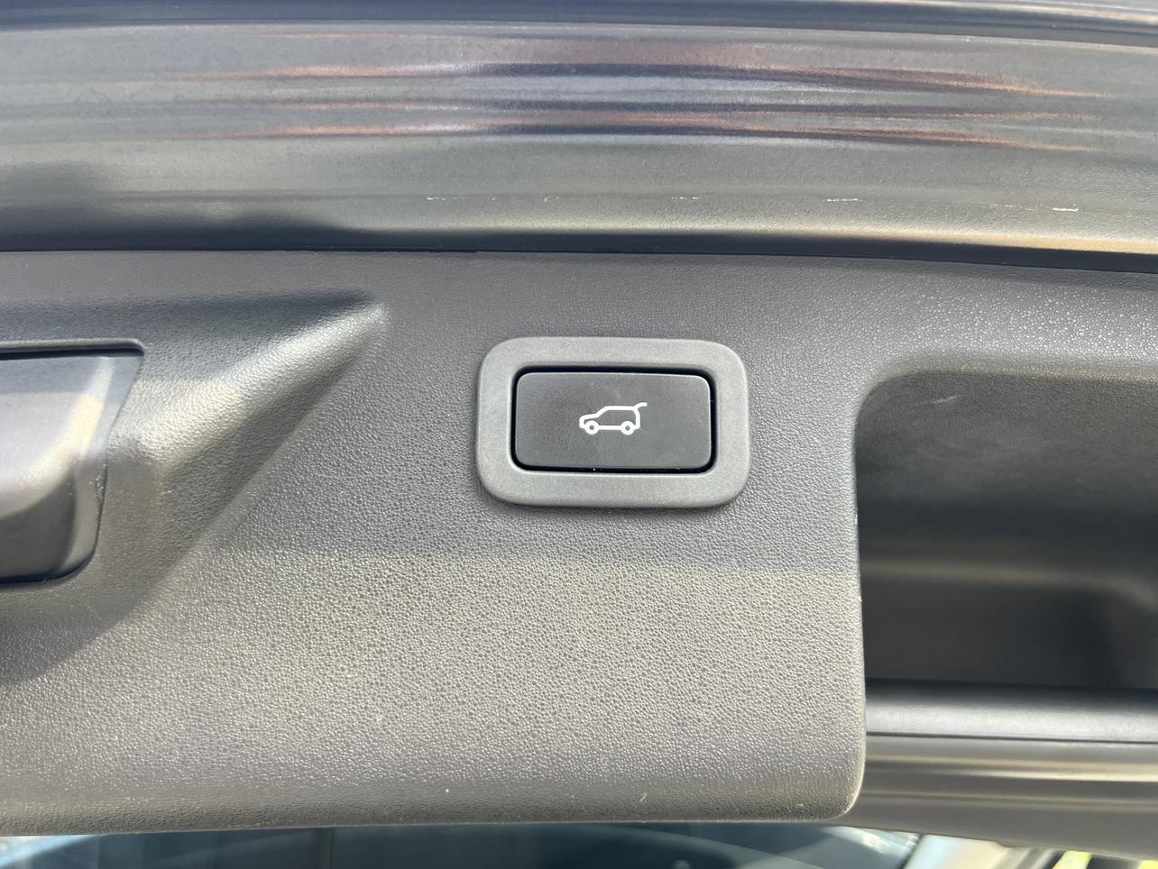 Land Rover Discovery Sport 2017 thumb 10