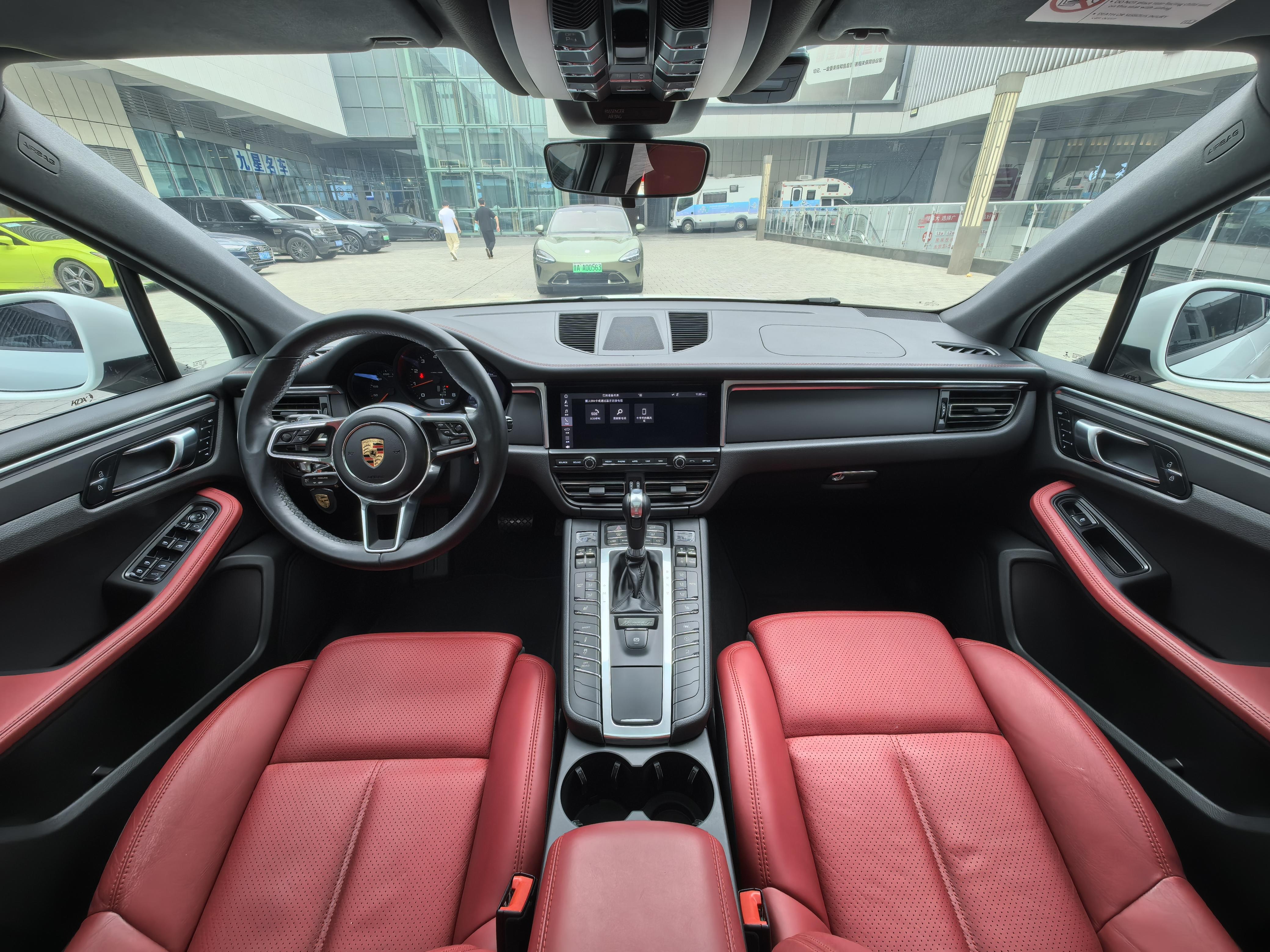 Porsche Macan 2019 thumb 8