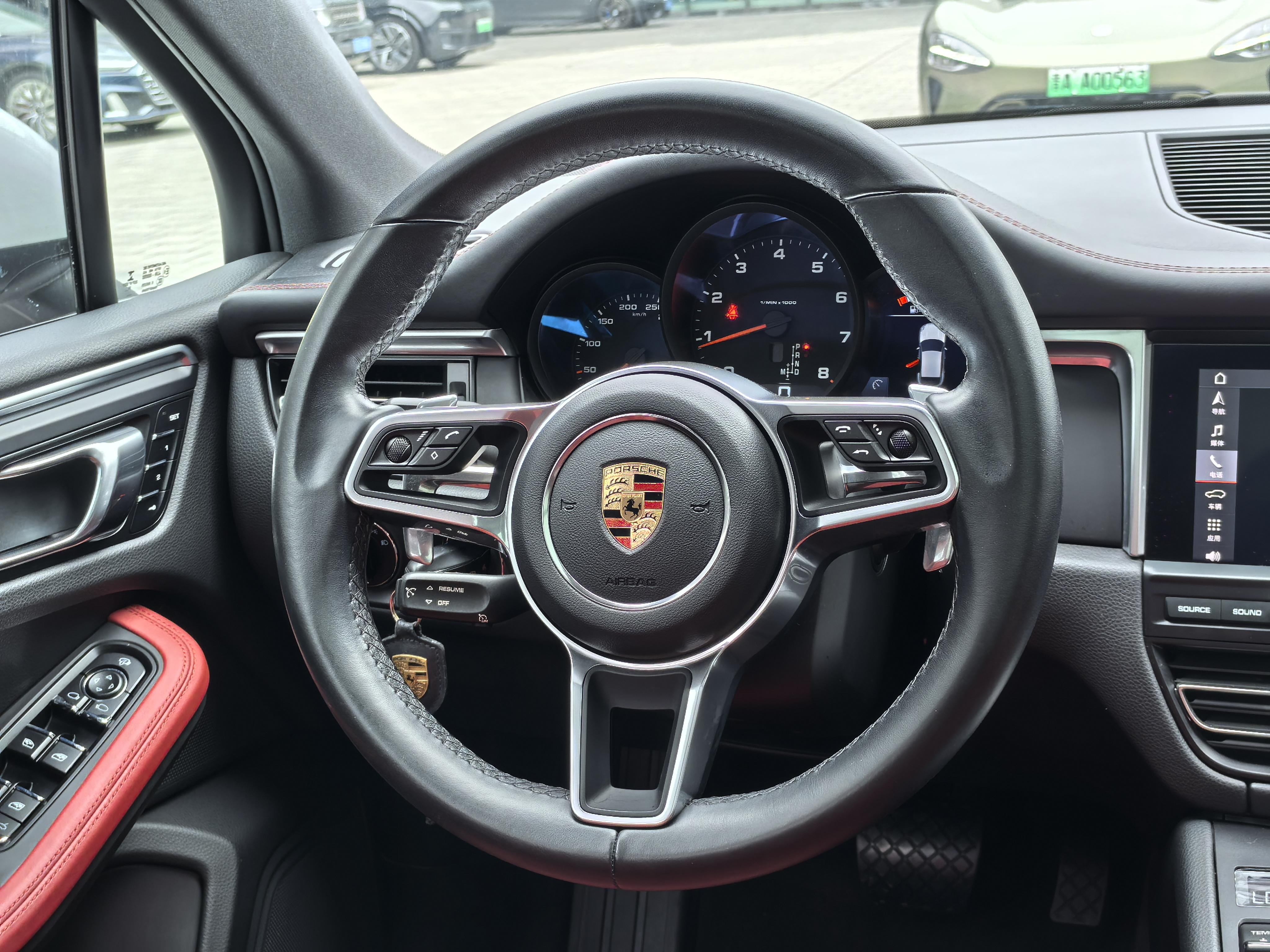 Porsche Macan 2019 thumb 10
