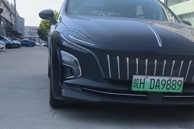 Hongqi E-QM5 2021 thumb 3
