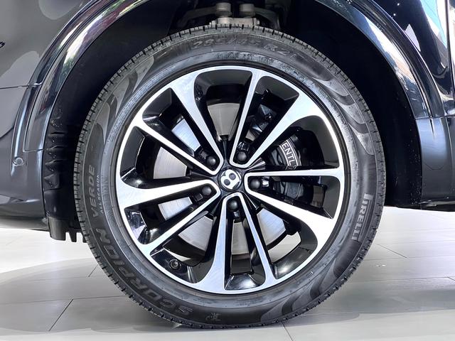 Bentley Bentayga 2021 thumb 10