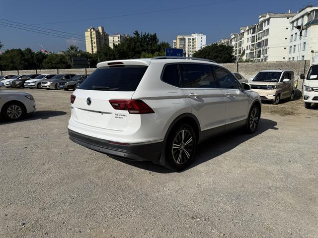 Volkswagen Tiguan 2019 thumb 2