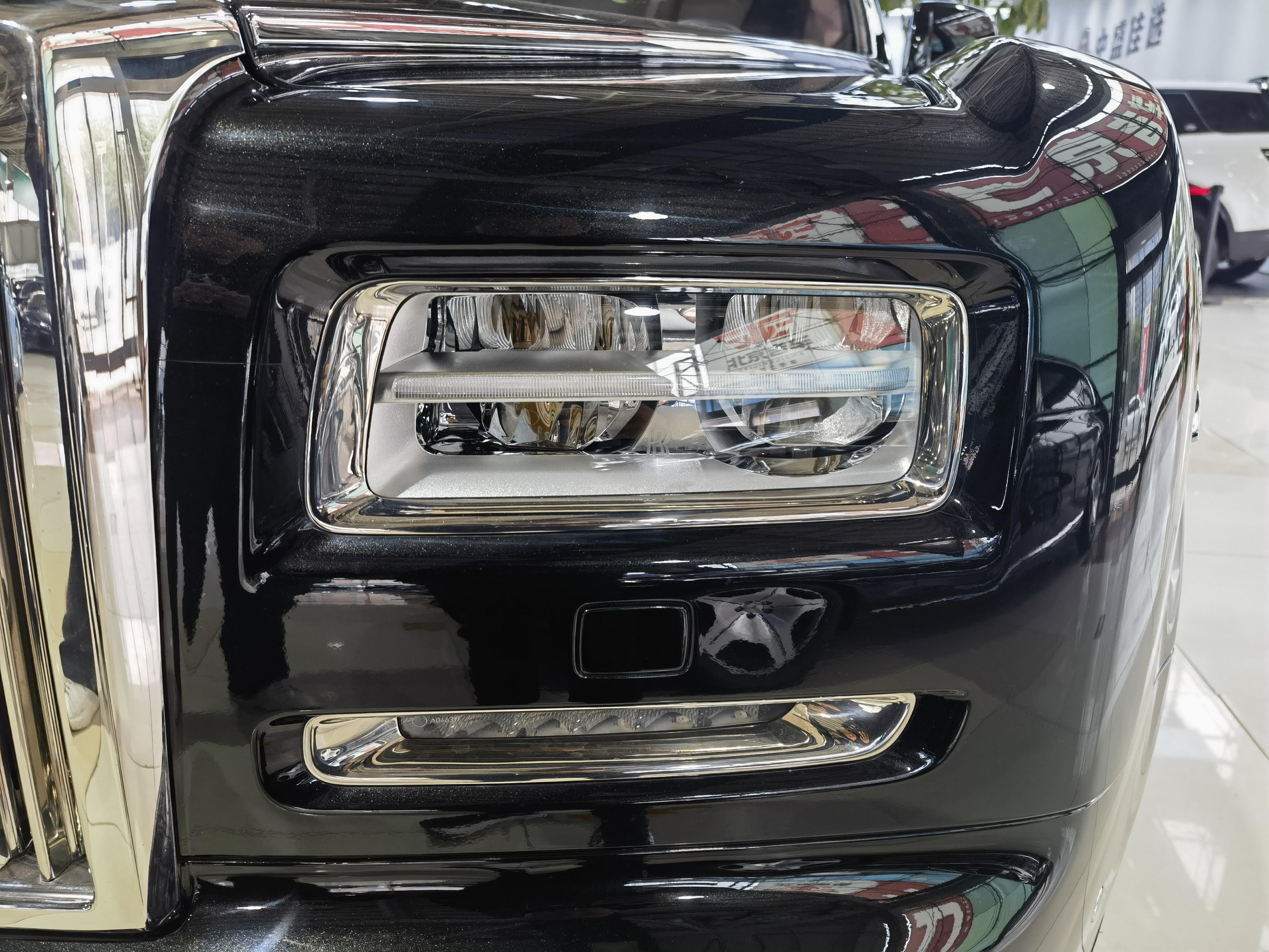 Rolls-Royce Phantom 2016 thumb 4