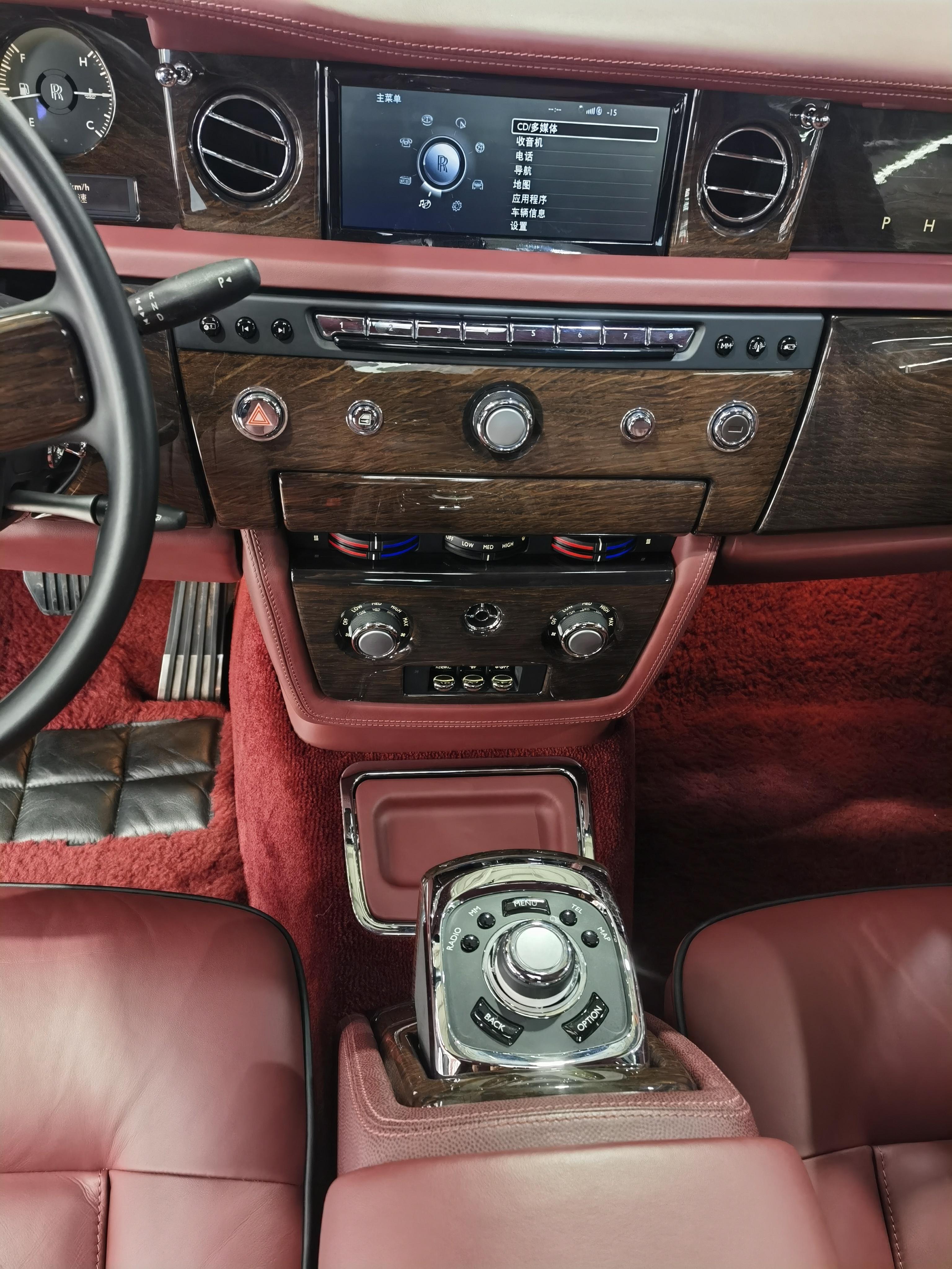 Rolls-Royce Phantom 2016 thumb 8