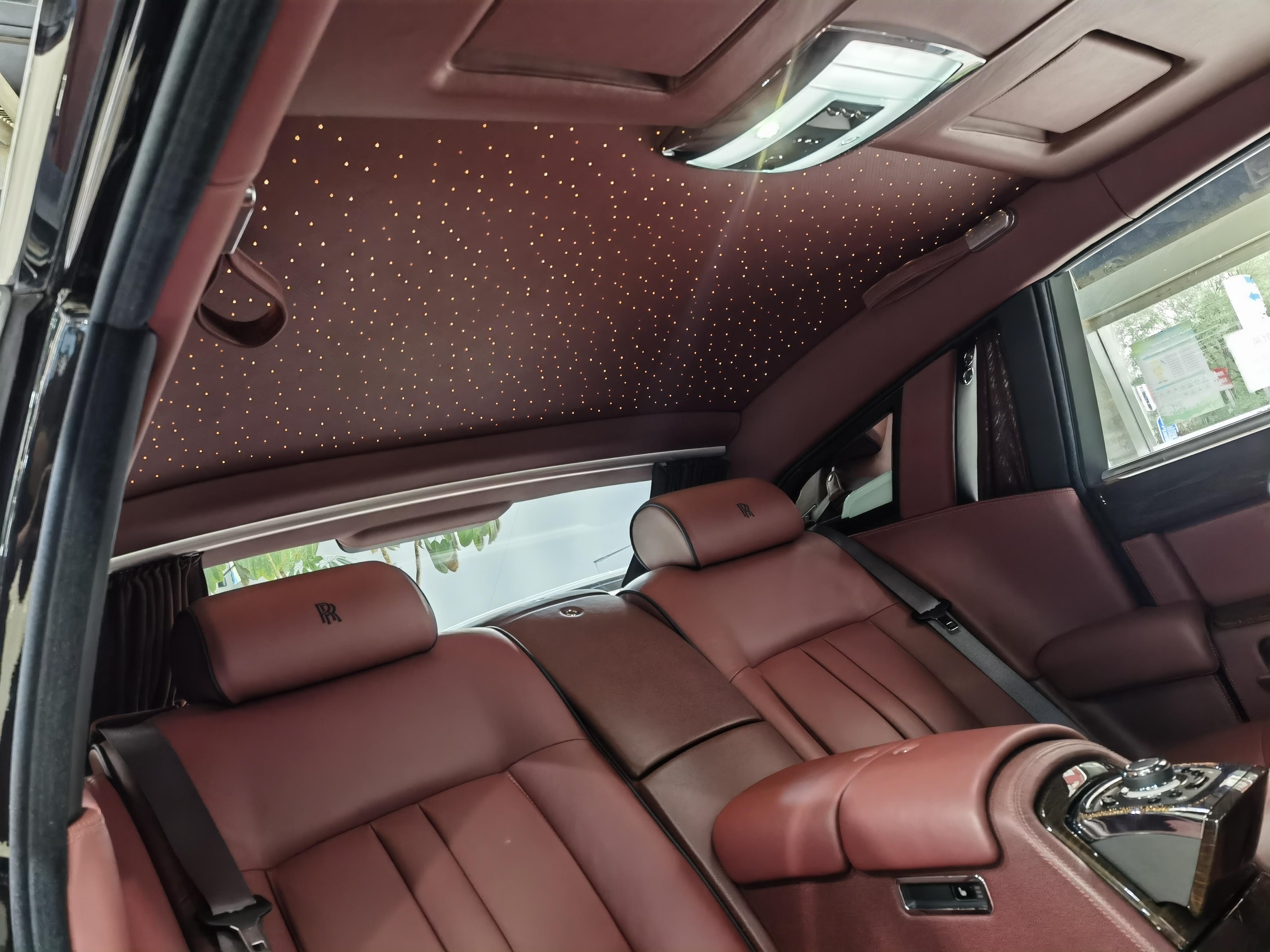Rolls-Royce Phantom 2016 thumb 11