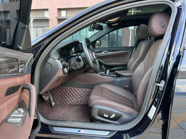 BMW 5 серии 2019 thumb 4
