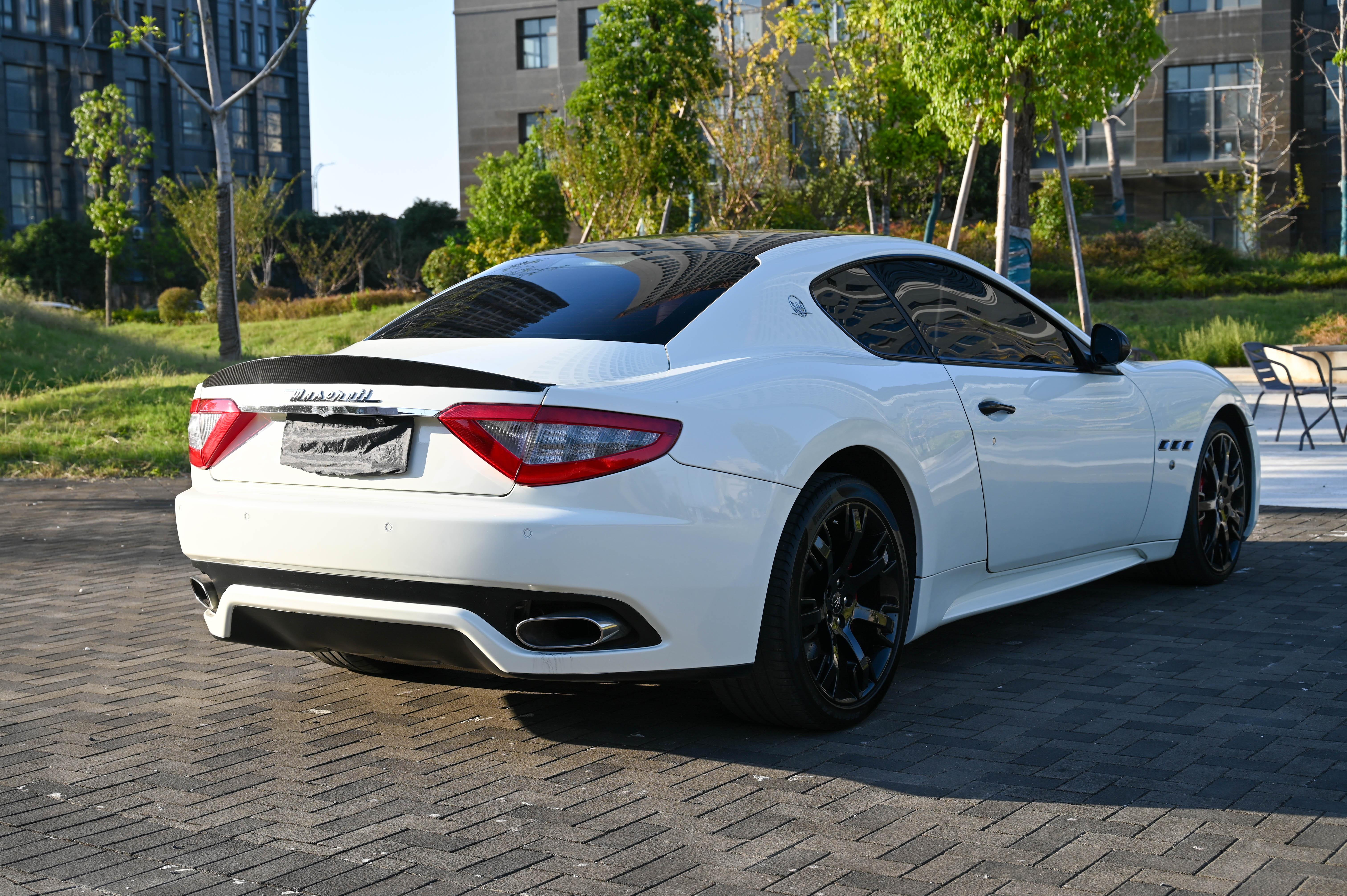 Maserati GranTurismo 2011 thumb 3