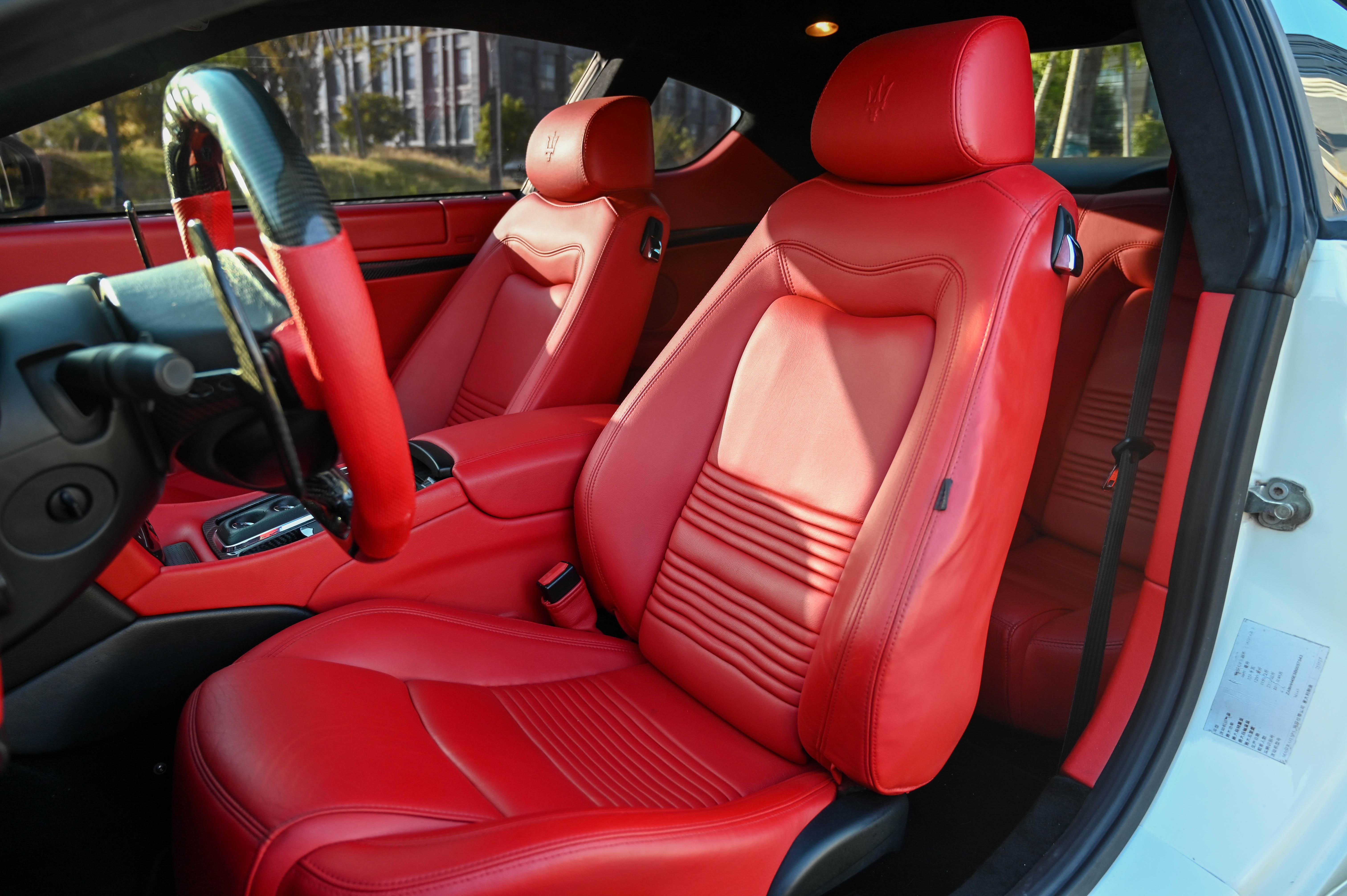 Maserati GranTurismo 2011 thumb 11