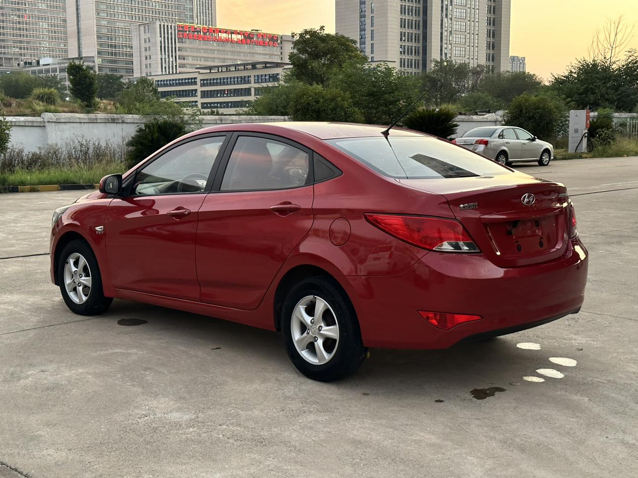 Hyundai Solaris 2016 thumb 11