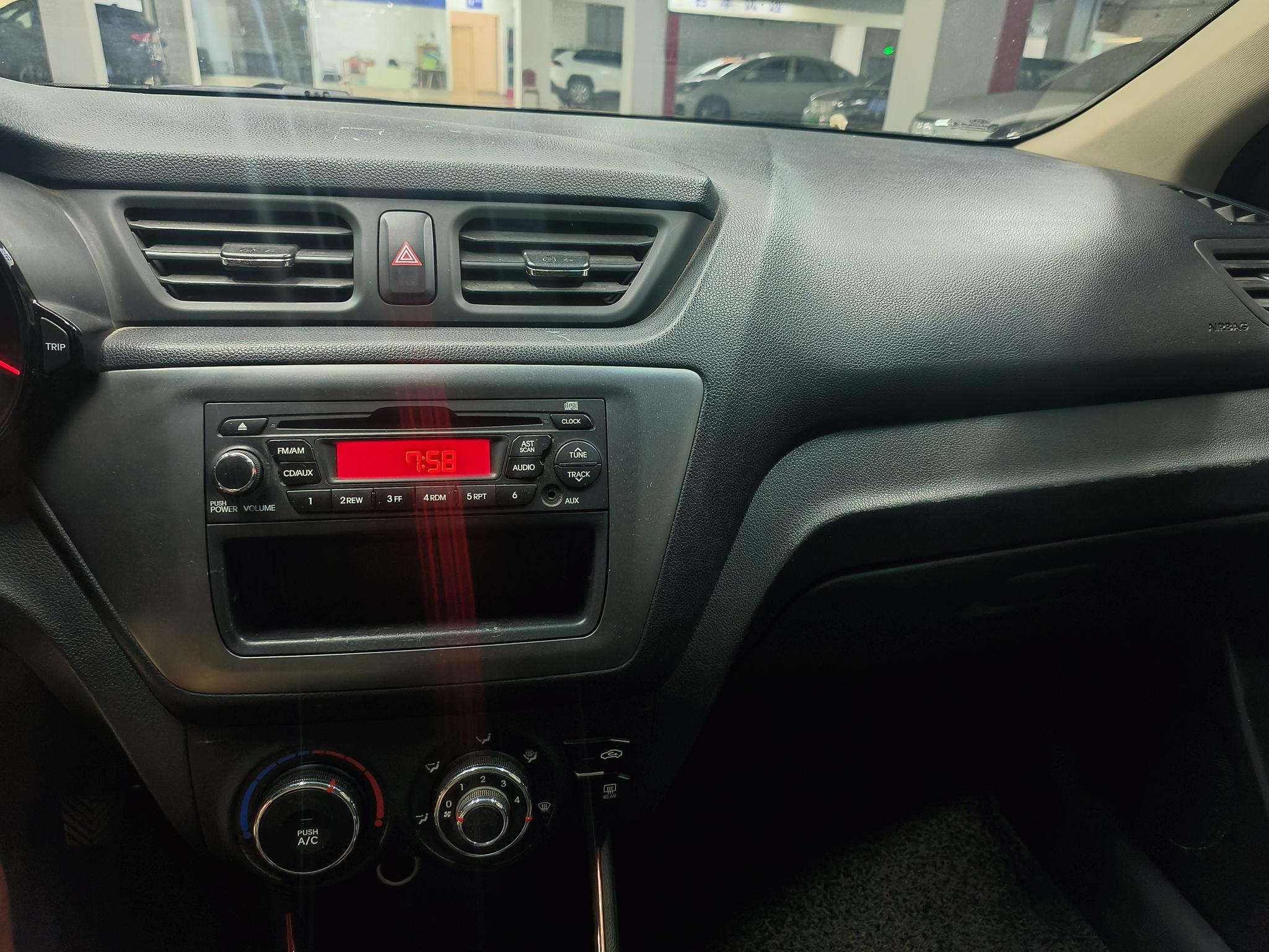 Kia Rio 2013 thumb 7