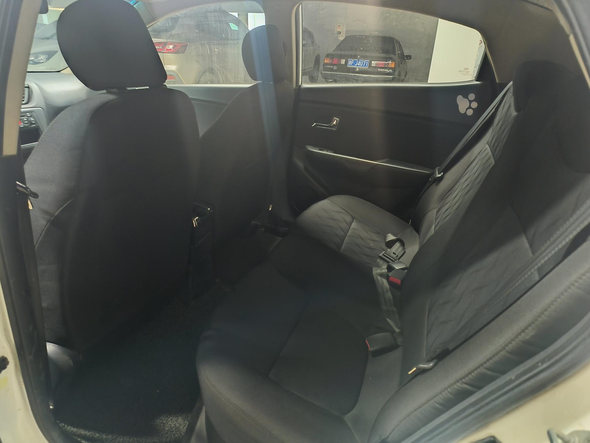 Kia Rio 2013 thumb 10