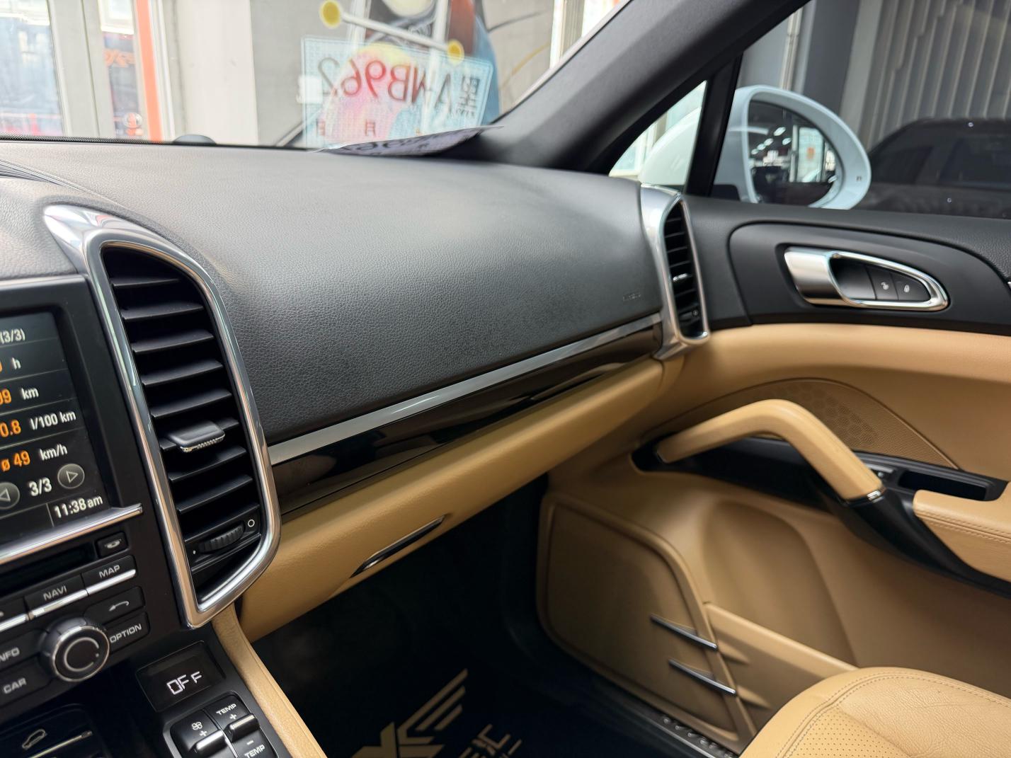 Porsche Cayenne 2015 thumb 8