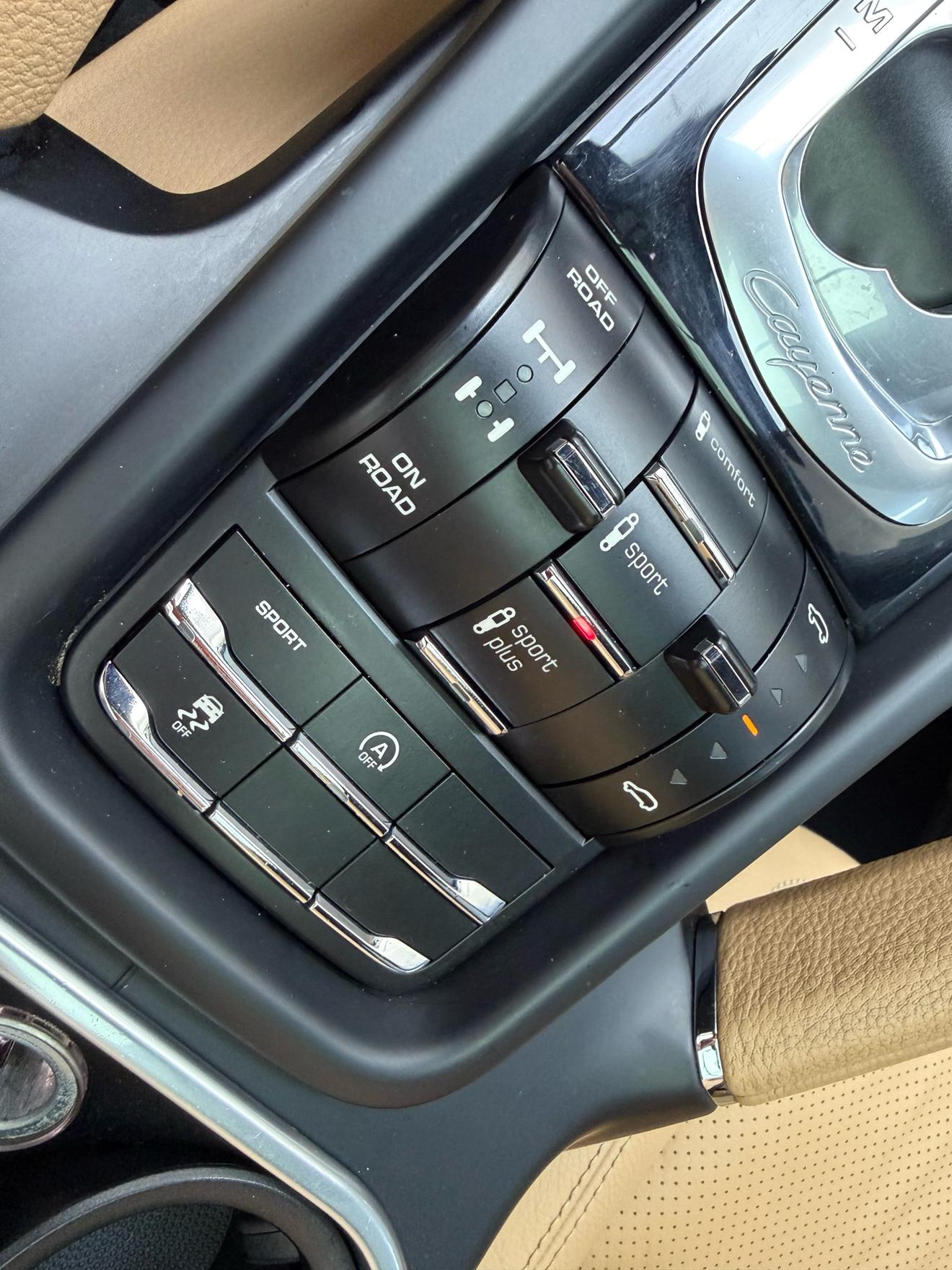 Porsche Cayenne 2015 thumb 9