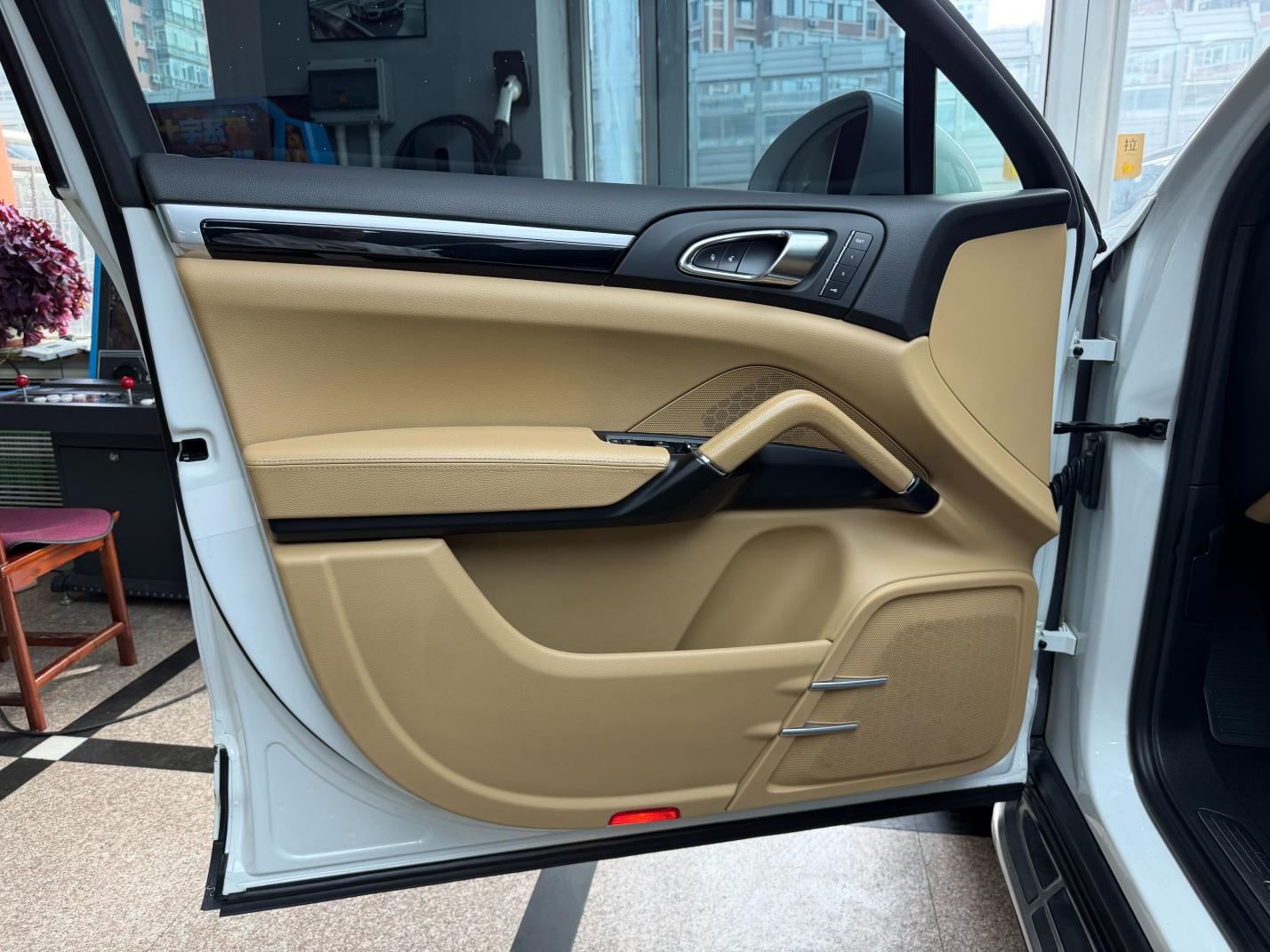 Porsche Cayenne 2015 thumb 12
