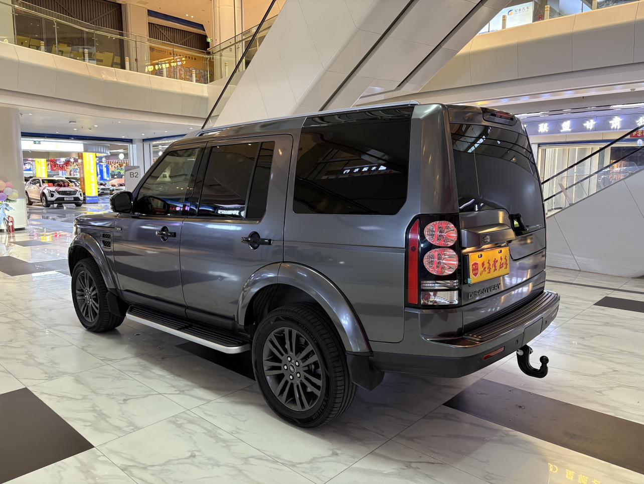 Land Rover Discovery 2017 thumb 3