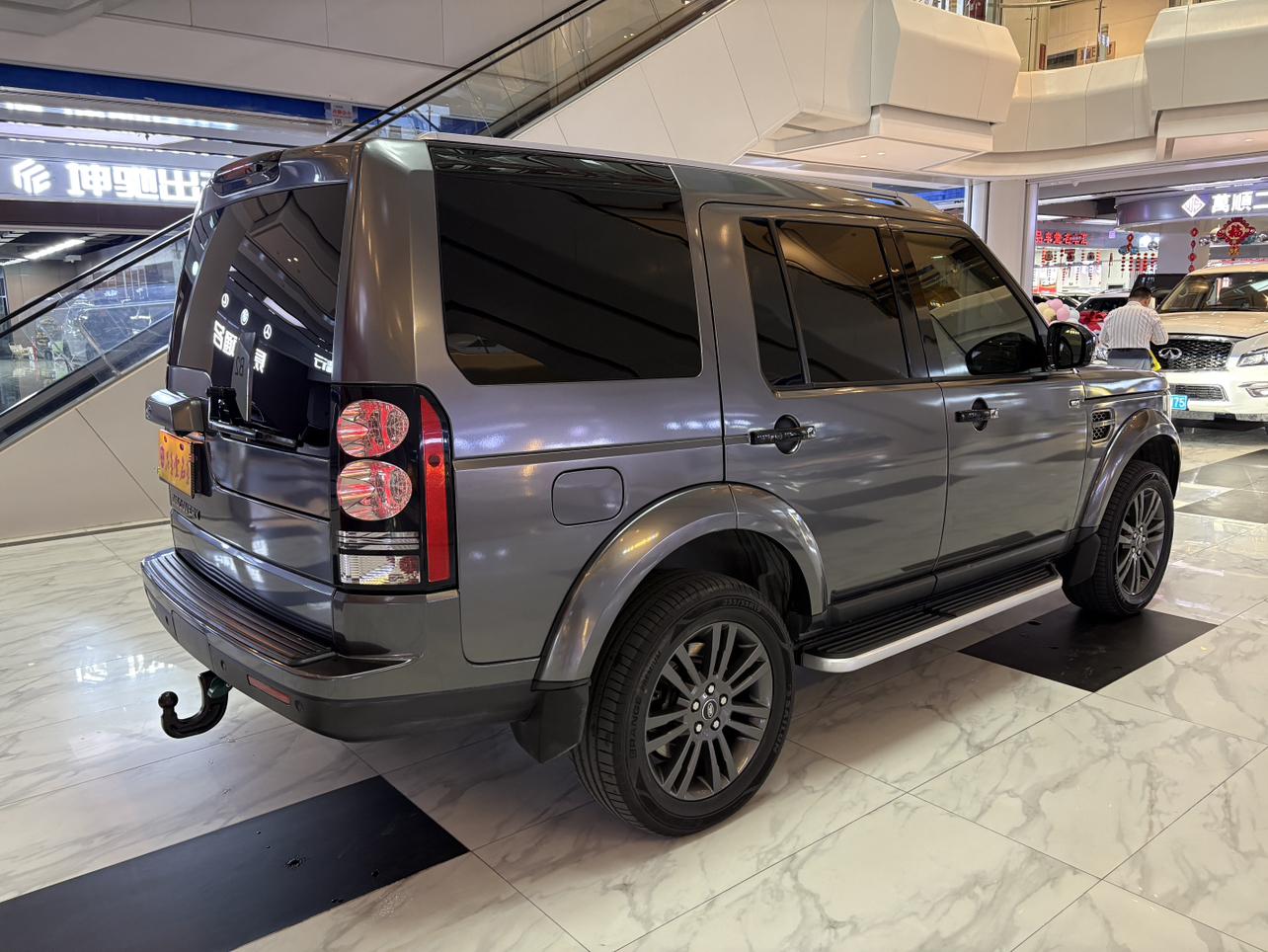 Land Rover Discovery 2017 thumb 5