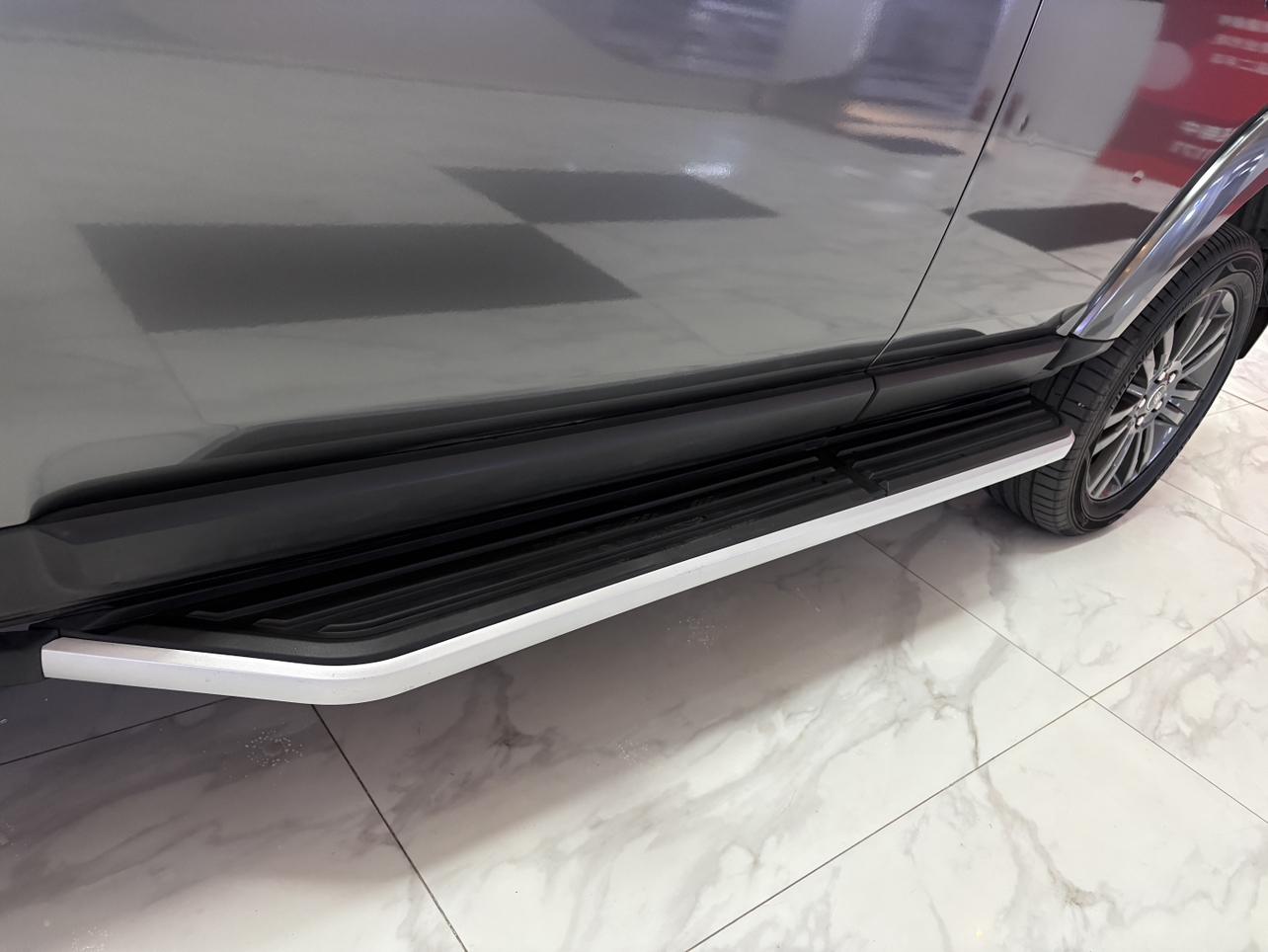 Land Rover Discovery 2017 thumb 10