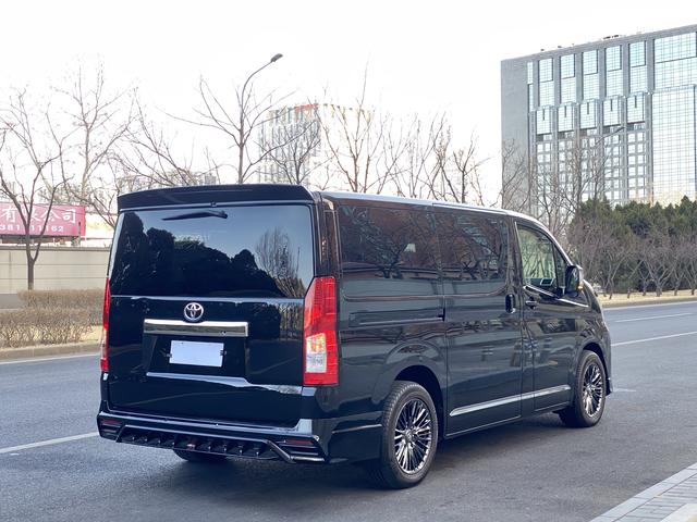 Toyota Granvia 2023 thumb 2
