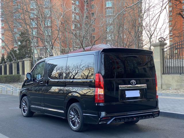 Toyota Granvia 2023 thumb 3