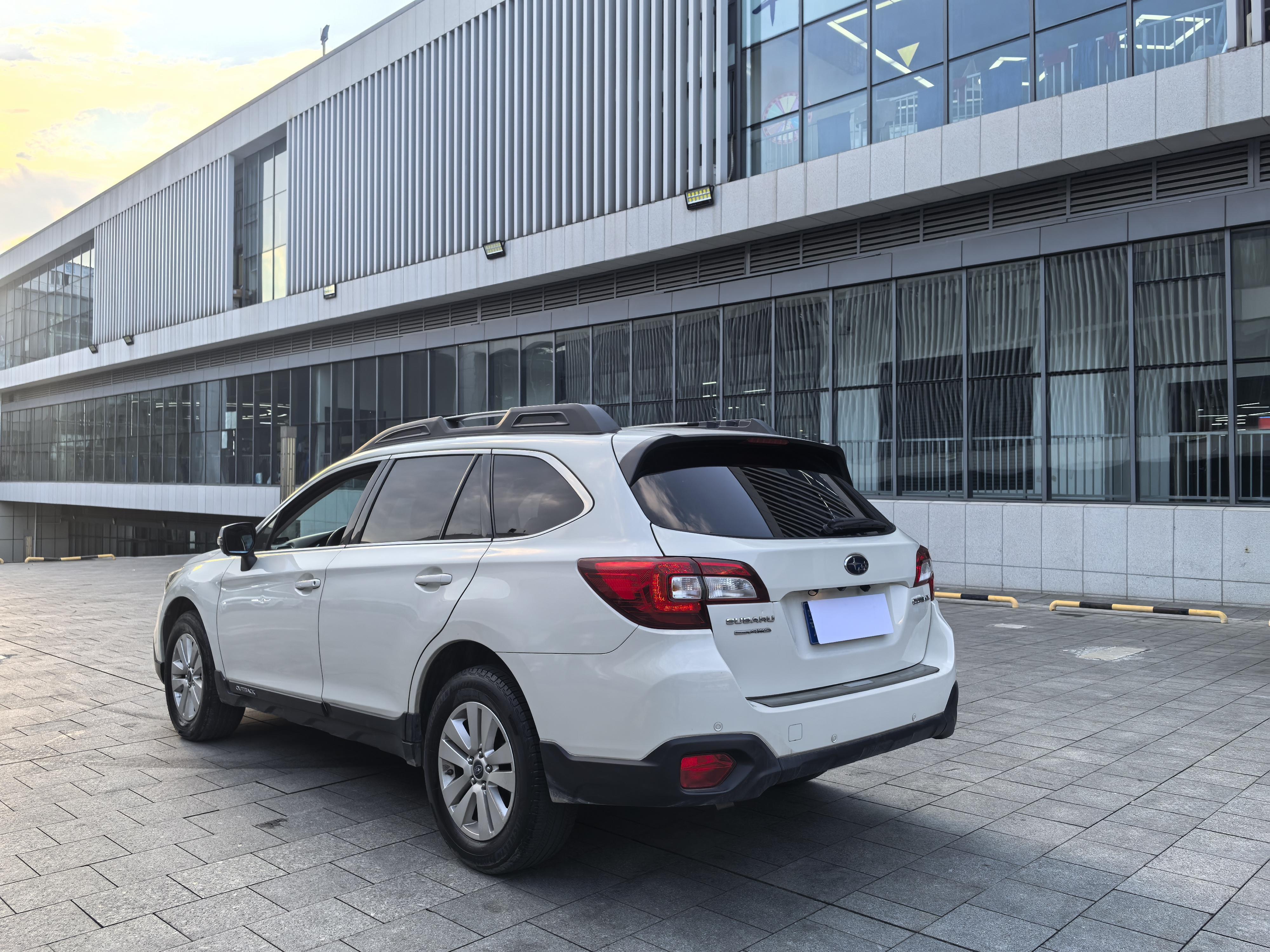 Subaru Outback 2015 thumb 3