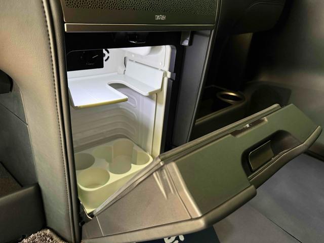 Lexus LM 2020 thumb 10