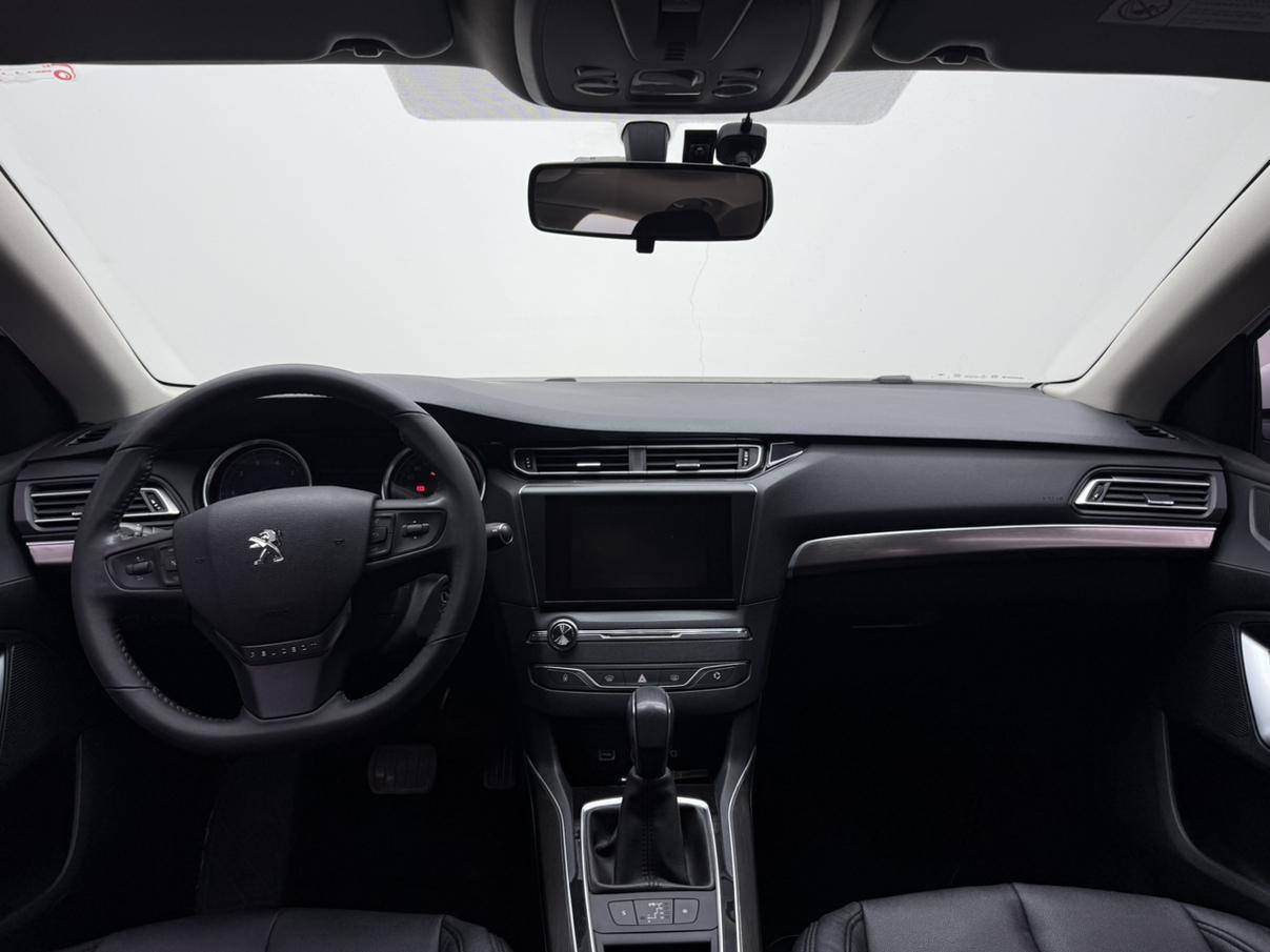 Peugeot 408 2016 thumb 5