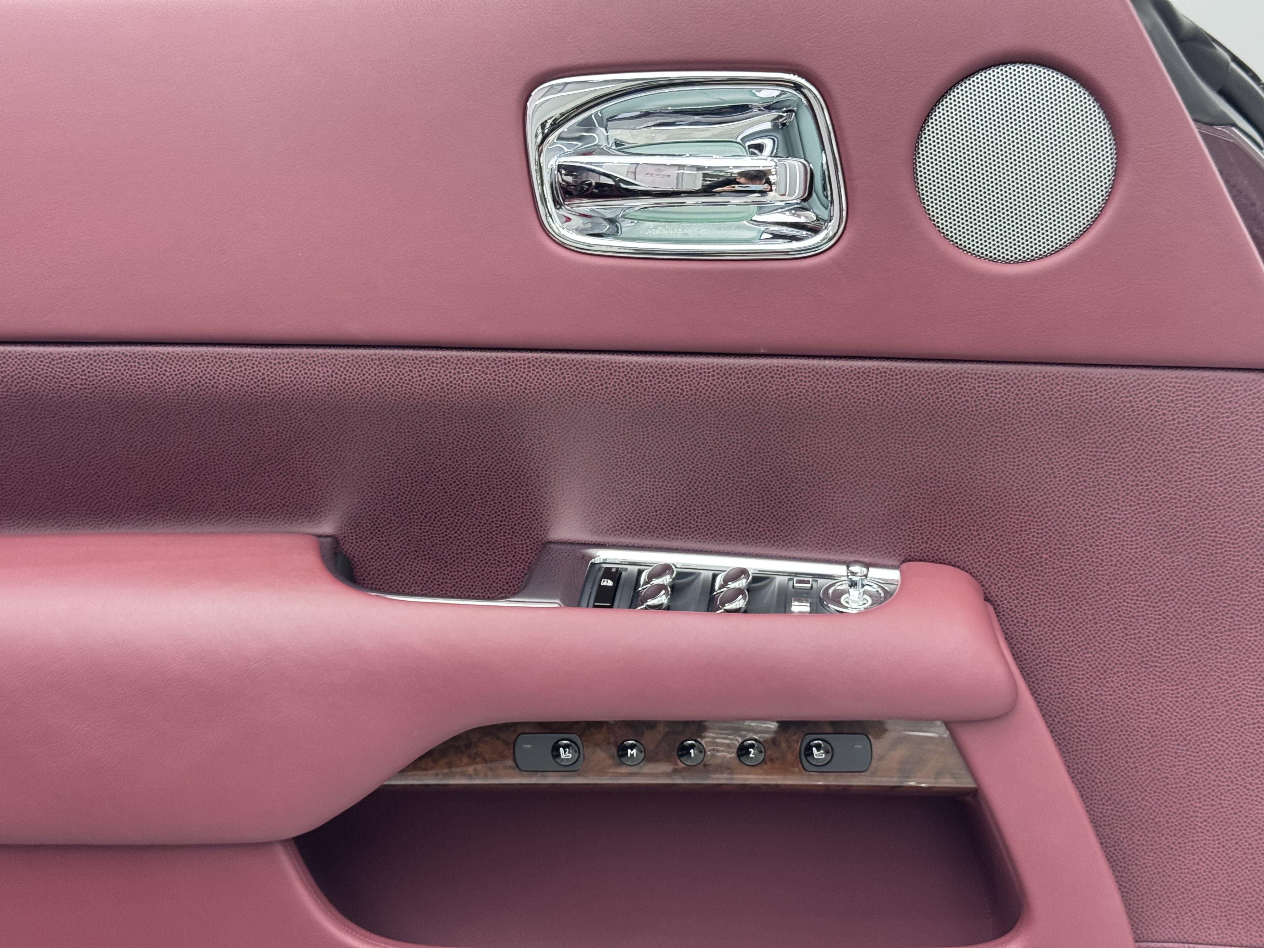 Rolls-Royce Wraith 2017 thumb 10