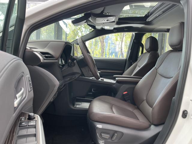 Toyota Granvia 2024 thumb 5