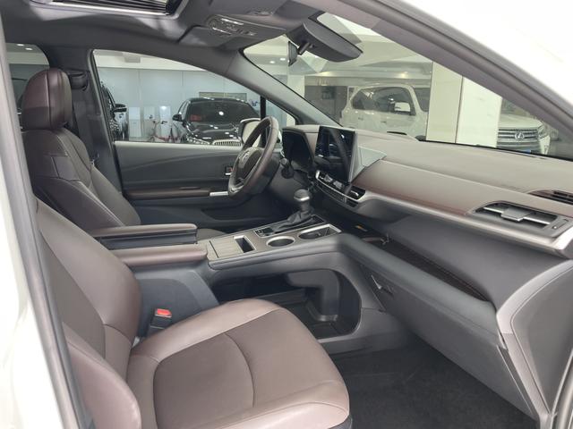 Toyota Granvia 2024 thumb 7