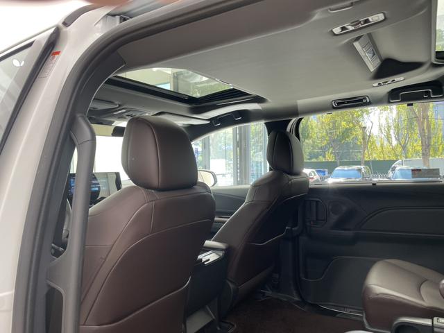 Toyota Granvia 2024 thumb 11