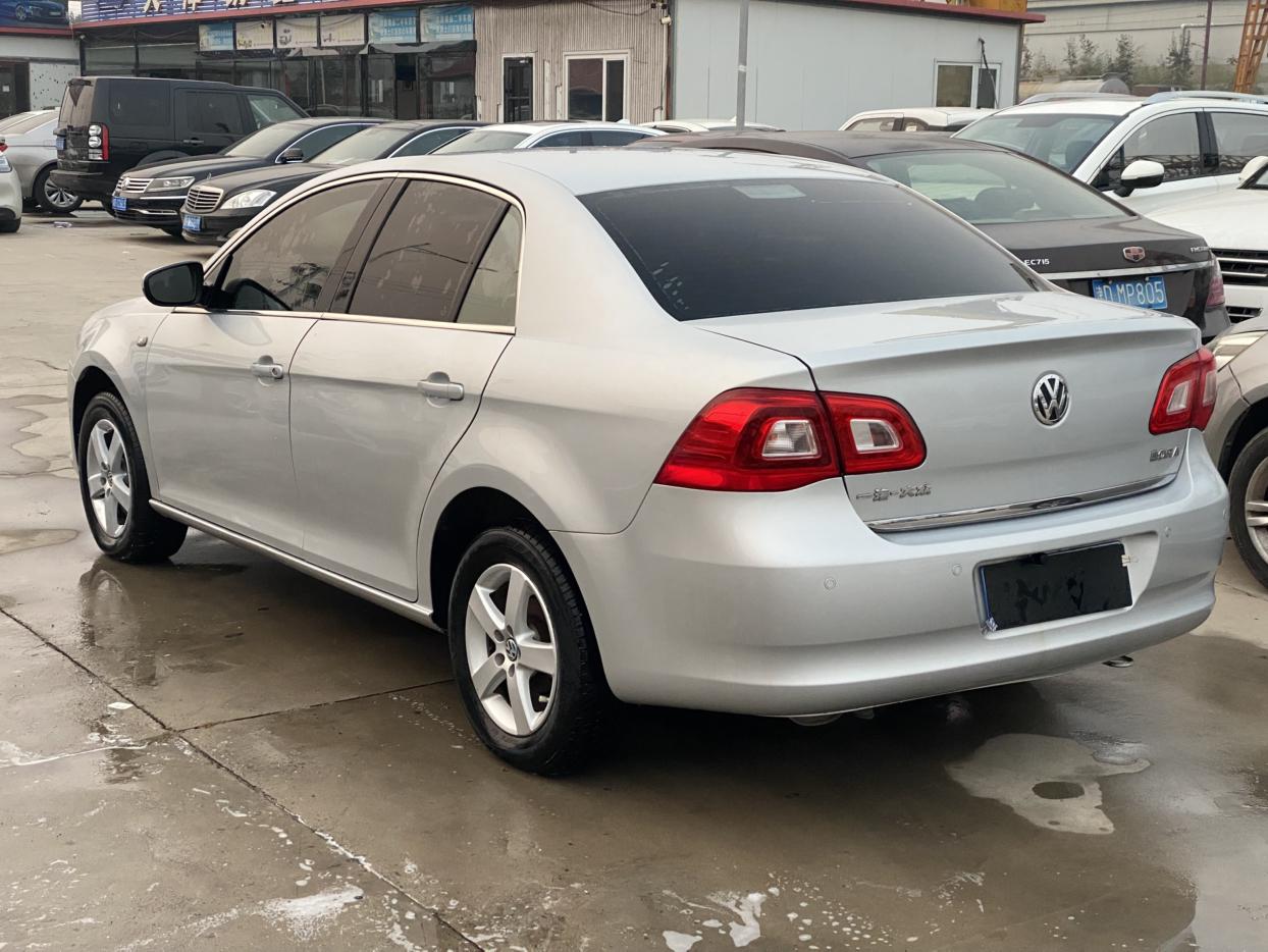 Volkswagen Bora 2011 thumb 2
